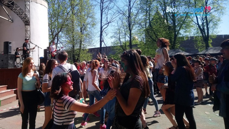 Фестиваль красок 12 мая 2018 года в Великом Новгороде3716