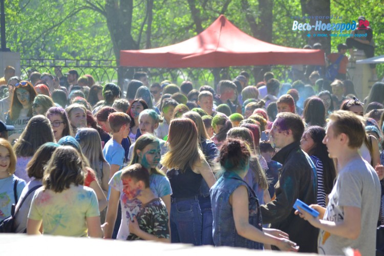 Фестиваль красок 12 мая 2018 года в Великом Новгороде3698