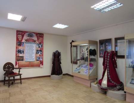 27 марта, во Всемирный день театра, в Музее уездного города в г. Валдай открылась выставка