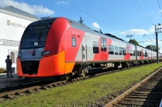 С 30 апреля по 30 октября – между Санкт-Петербургом и Великим Новгородом назначаются дополнительные поезда «Ласточка»