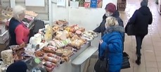 52-летняя жительница Великого Новгорода, которая воровала деньги из карманов и сумок окуловских пенсионеров узнала свой приговор