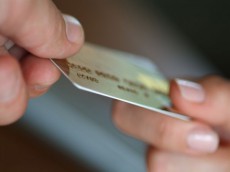 В Новгородской области раскрыли очередную кражу денег с банковской карты